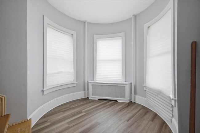 Building Photo - Spacious Victorian, over 2400 sq ft