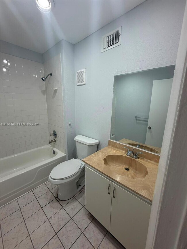 Building Photo - 8020 N Colony Cir