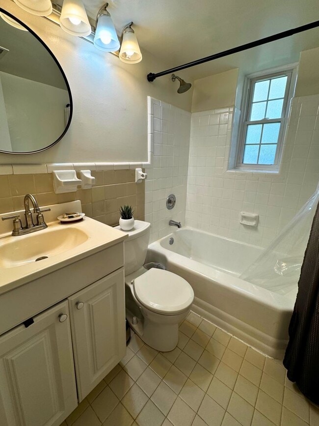 Building Photo - 2107 N Scott St