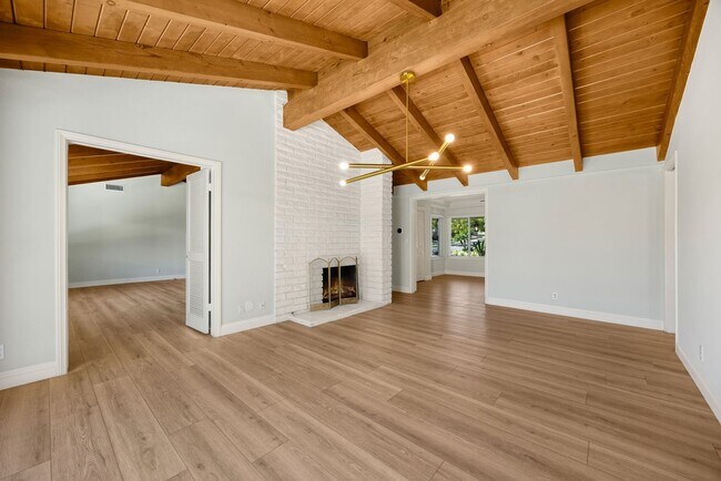 Building Photo - Beautifully upgraded 4-bedroom, 3.5-bathro...