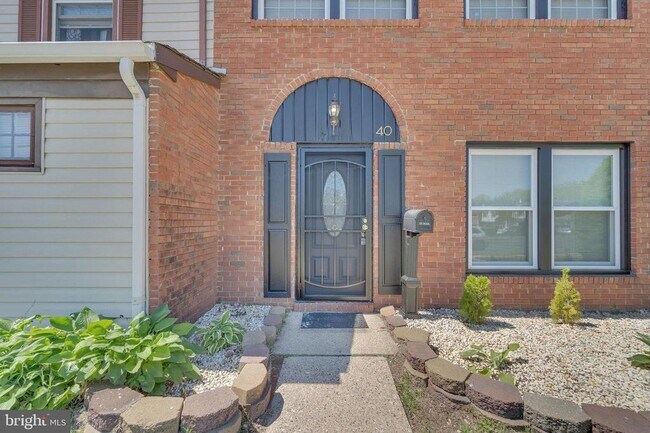 Building Photo - 40 Rittenhouse Dr