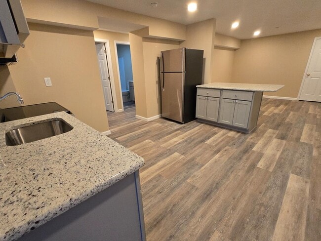 Building Photo - 123 2nd St