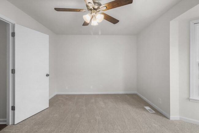 Building Photo - 512 Pointer Ln