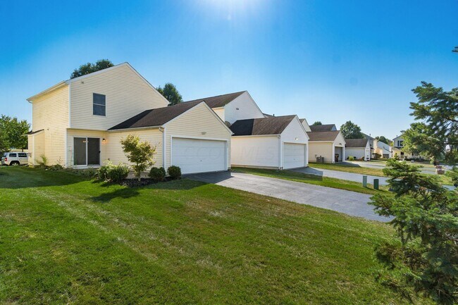 Building Photo - 1383 Pansy St