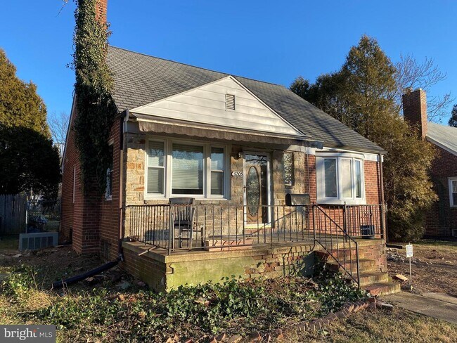 Building Photo - 3205 Labyrinth Rd