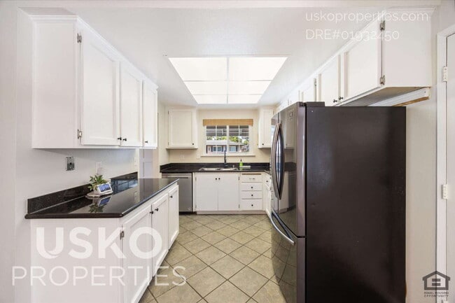 Building Photo - 8844 Garden Glen Way