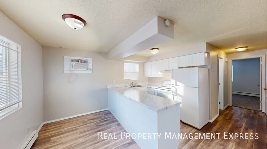 Building Photo - 2 Bed 1 Bath Apartment