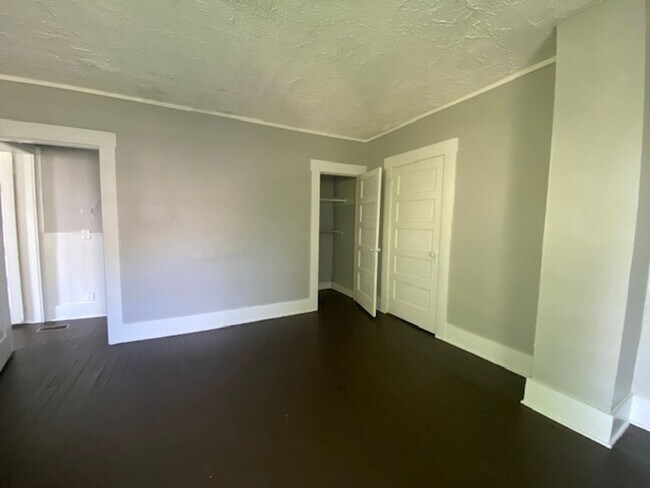 Building Photo - 612/614 Cedar St