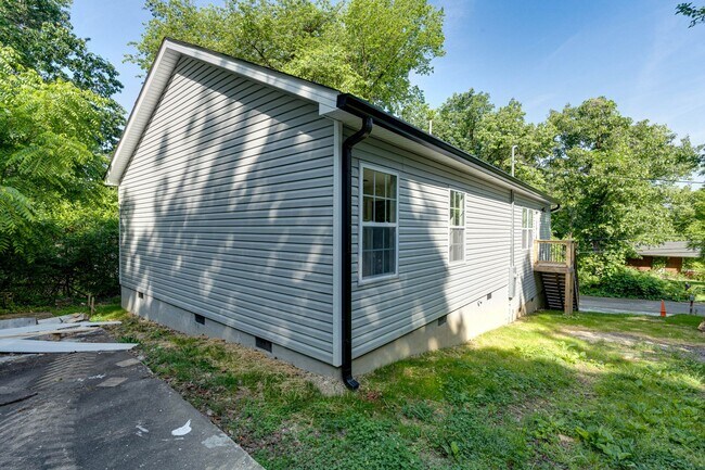 Building Photo - 720 East Ave