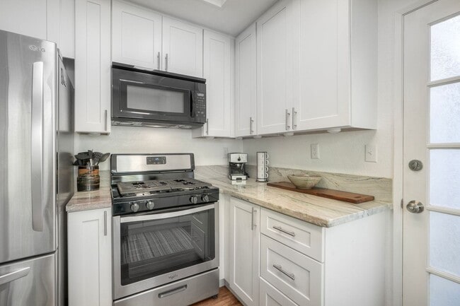 Building Photo - Furnished 2 bedroom in Carlsbad-Close to Beach