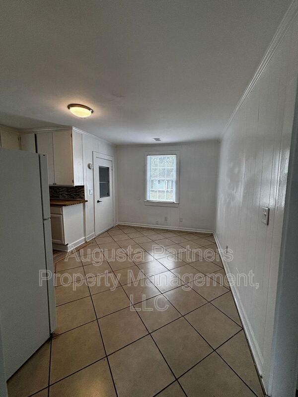 Building Photo - 114 Calvary Dr