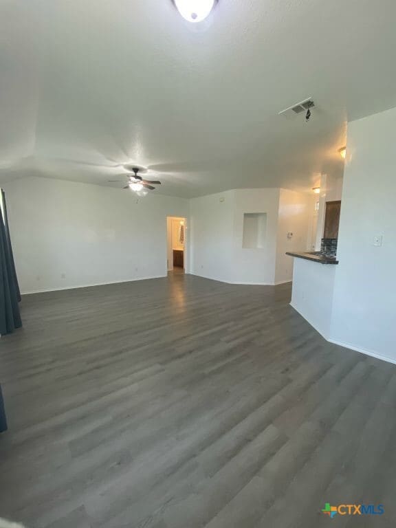 Building Photo - 2708 Hector Dr