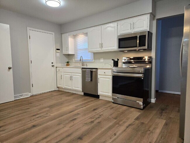 Building Photo - The Good Life — Over 2,200 Sq Ft with Finished Basement & Sunroom