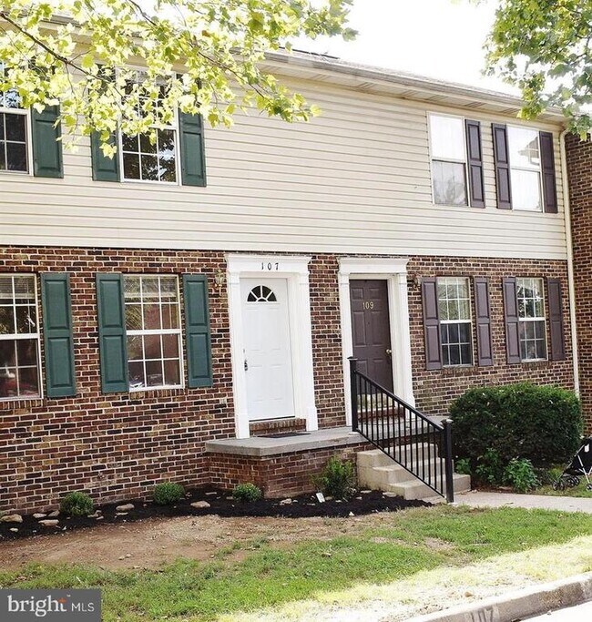 Building Photo - 107 Parkside Dr