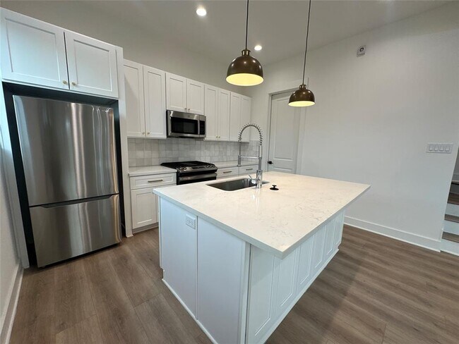Building Photo - 2828 Versailles Oak Ln