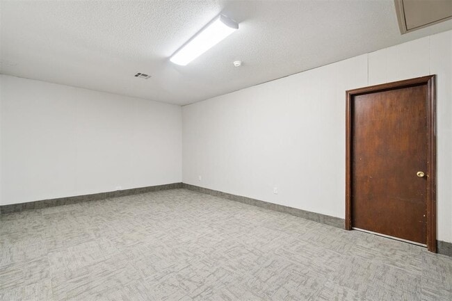 Building Photo - 4824 Elmview Dr