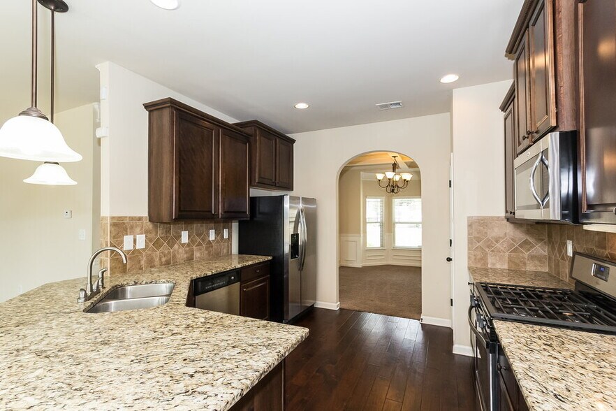 Building Photo - 576 Camano Way