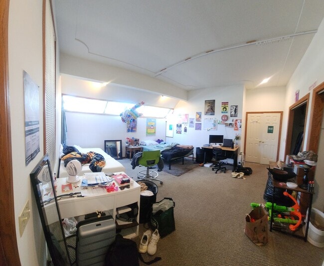 Building Photo - Bigger than average home in SLO! Lots of space!