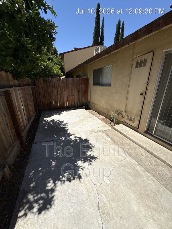 Building Photo - 81 E Hazelwood Dr