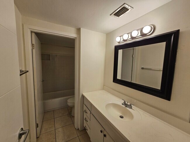 Building Photo - 8441 Forest Hills Dr