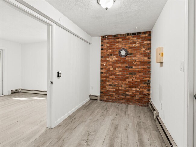 Building Photo - 26 Sidney St