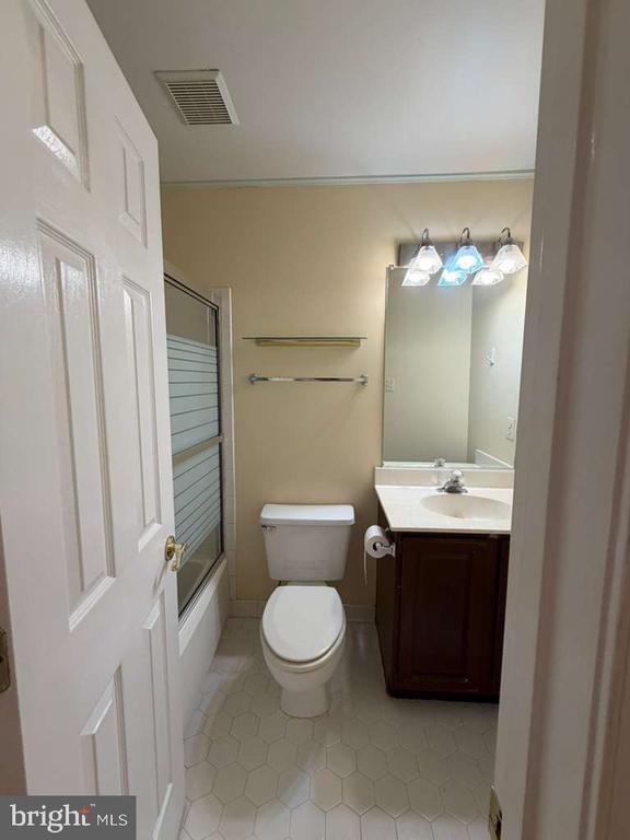 Building Photo - 6618 Thurlton Dr
