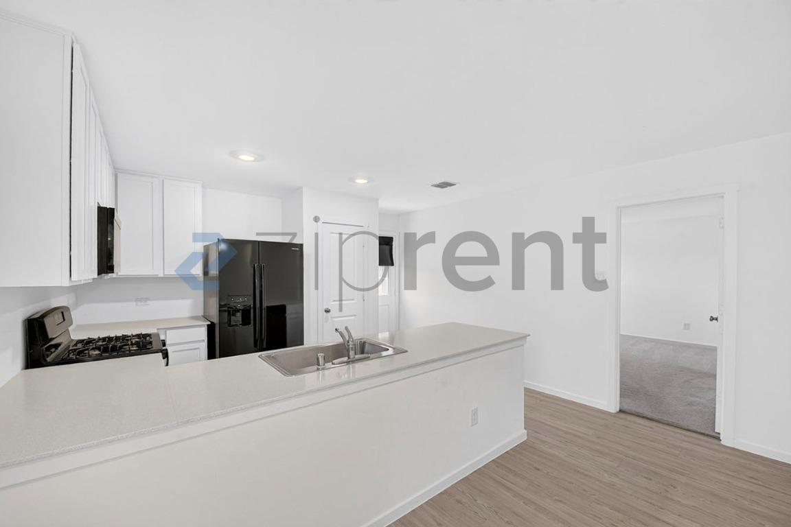 Building Photo - Unit