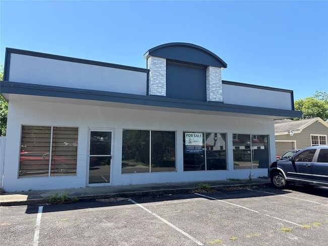 Primary Photo - 401 W James Ave