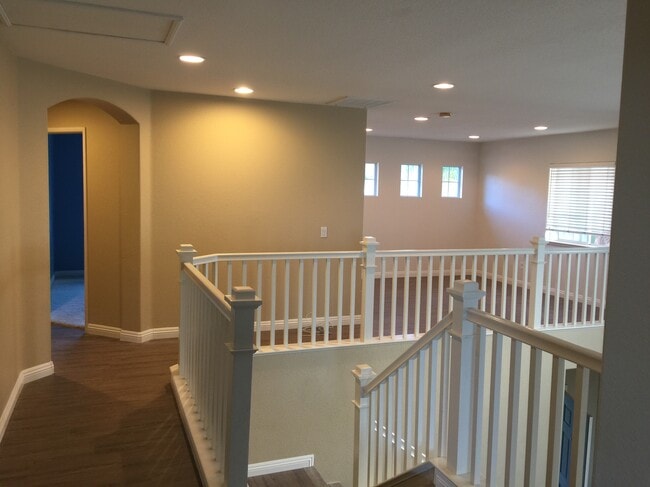 Building Photo - 1520 Sapphire Dr