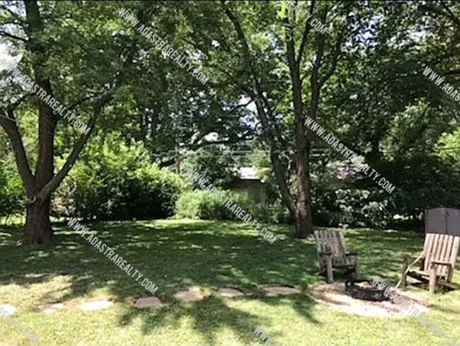Building Photo - Beautiful Roeland Park Ranch-Available NOW!!
