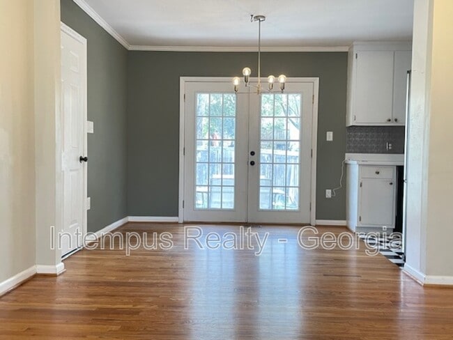 Building Photo - 633 White St