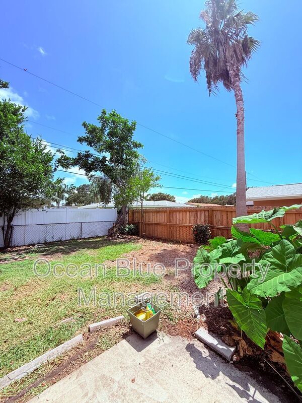 Building Photo - 13822 Brewster Dr