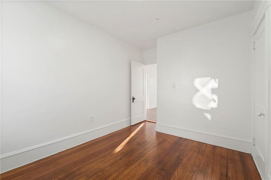 Building Photo - 19 Vale St