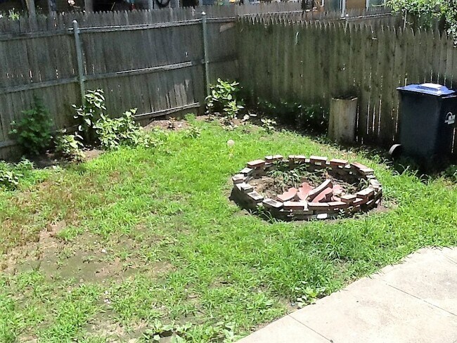 Building Photo - 133 Bath St