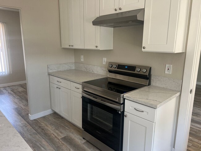 Building Photo - 2 Bedroom, 2 Bathroom Home