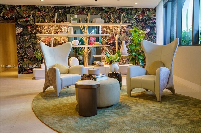 Building Photo - 700 NE 24th St