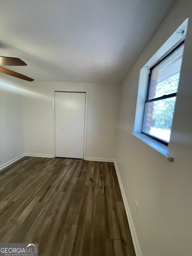 Building Photo - 150 S Meadowcliff Cir