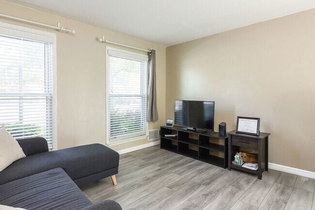 Building Photo - 21R Fernwood Dr