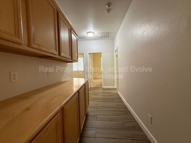 Building Photo - 8278 W Charter Oak Rd