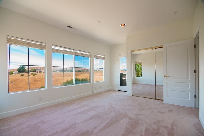 Building Photo - 26148 Legends Ct