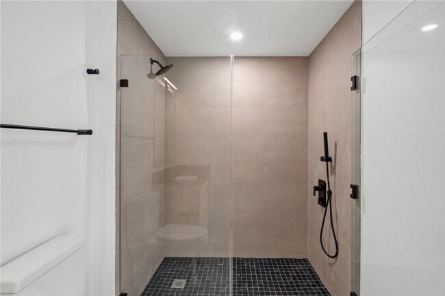 Building Photo - 225 N Miami Ave