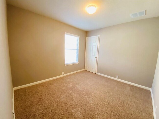 Building Photo - 561 Golden Creek Dr