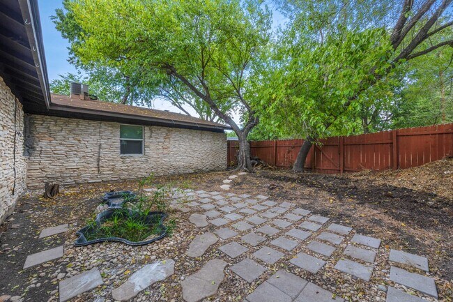 Building Photo - 2517 Glen Springs Way