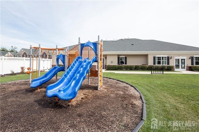 Building Photo - 531 Doral Ct