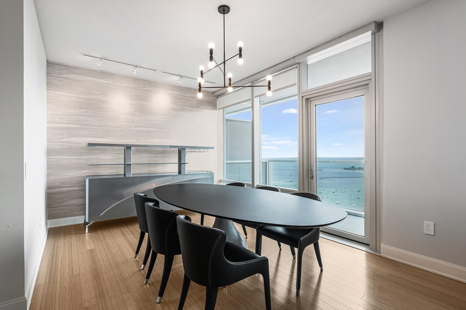 Building Photo - 340 E Randolph St