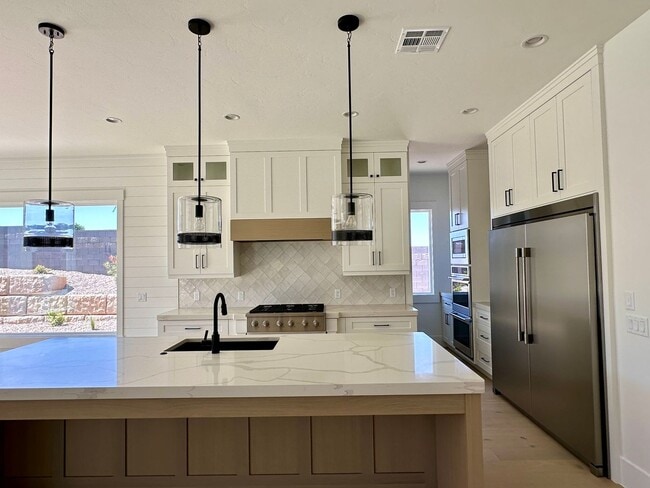 Building Photo - Stunning 5 Bedroom Home with Premium Upgrades Throughout
