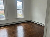 Building Photo - 28 Olive St