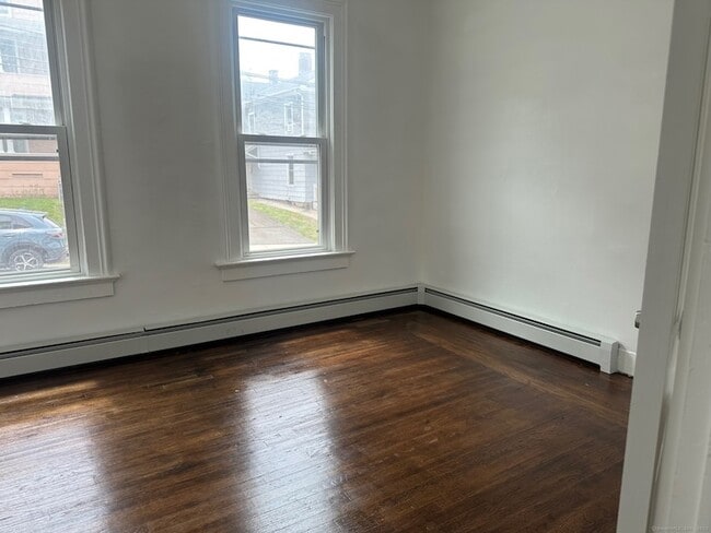 Primary Photo - 28 Olive St