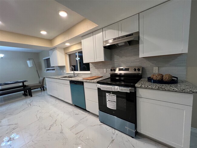 Building Photo - 15138 Tresch Ln