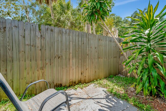 Building Photo - 733 Tarpon Ave